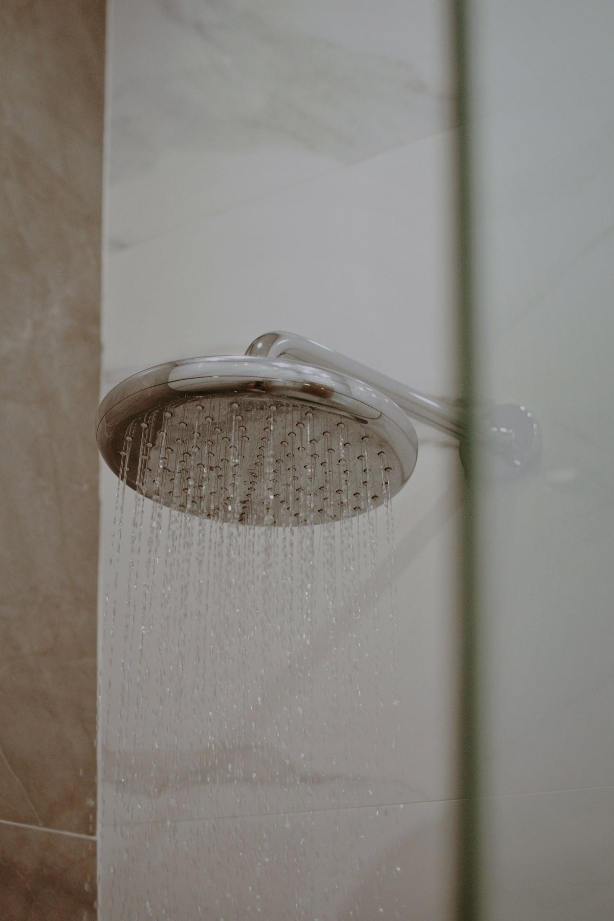 Cleaning Your Shower Head With Vinegar and Bicarb
